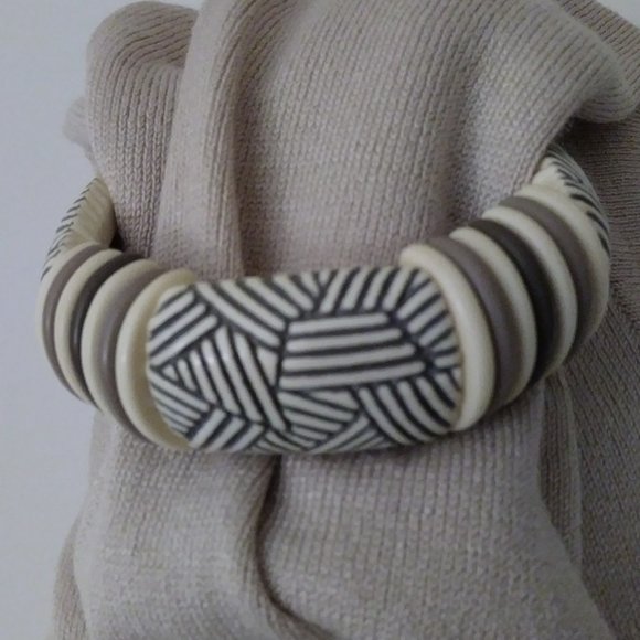 SOLD SOLD SOLD SOLD Beautiful Carved Bone Stretch Bracelet - Picture 11 of 16